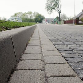 Бордюрный камень